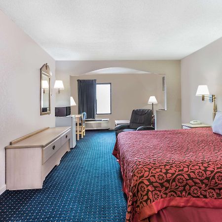Days Inn By Wyndham Panama City/Callaway Exterior photo