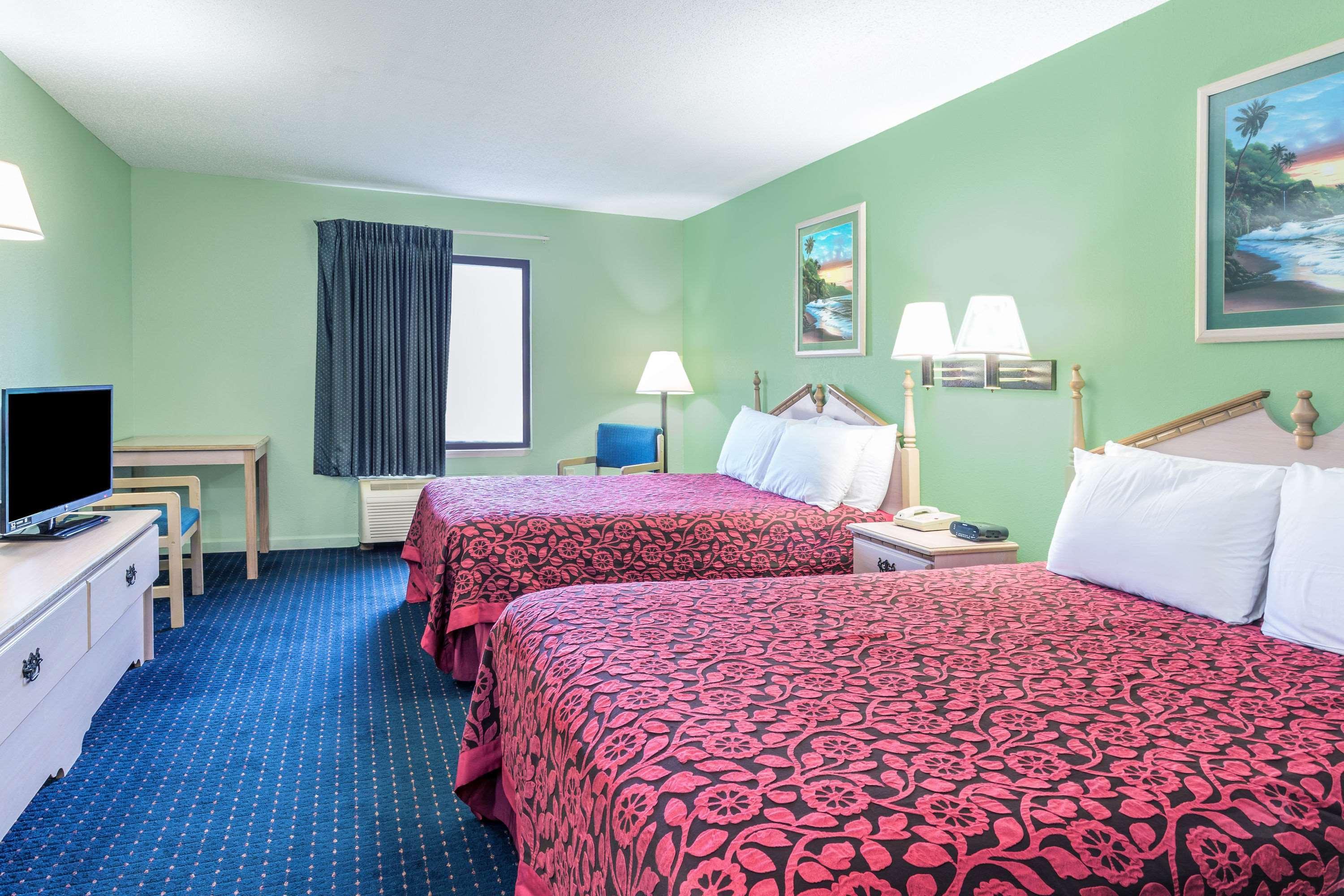 Days Inn By Wyndham Panama City/Callaway Exterior photo
