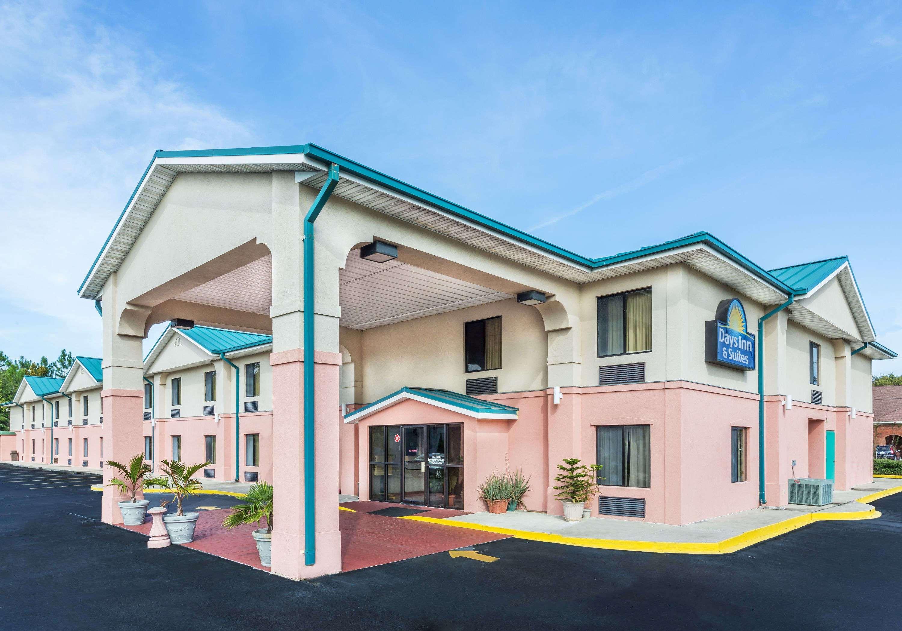 Days Inn By Wyndham Panama City/Callaway Exterior photo