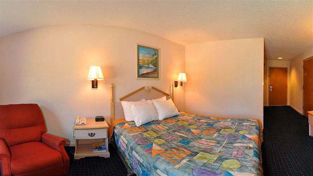Days Inn By Wyndham Panama City/Callaway Exterior photo